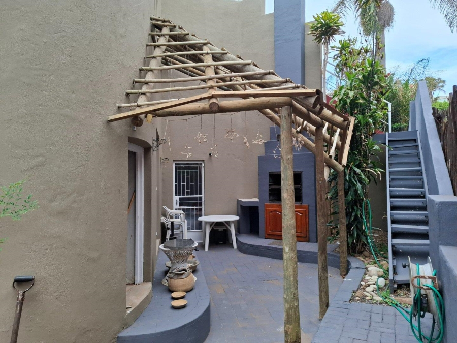 4 Bedroom Property for Sale in Wavecrest Eastern Cape